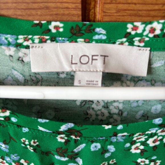 LOFT Floral Mixed Media Top with Flutter Cap Sleeves - Picture 3 of 4